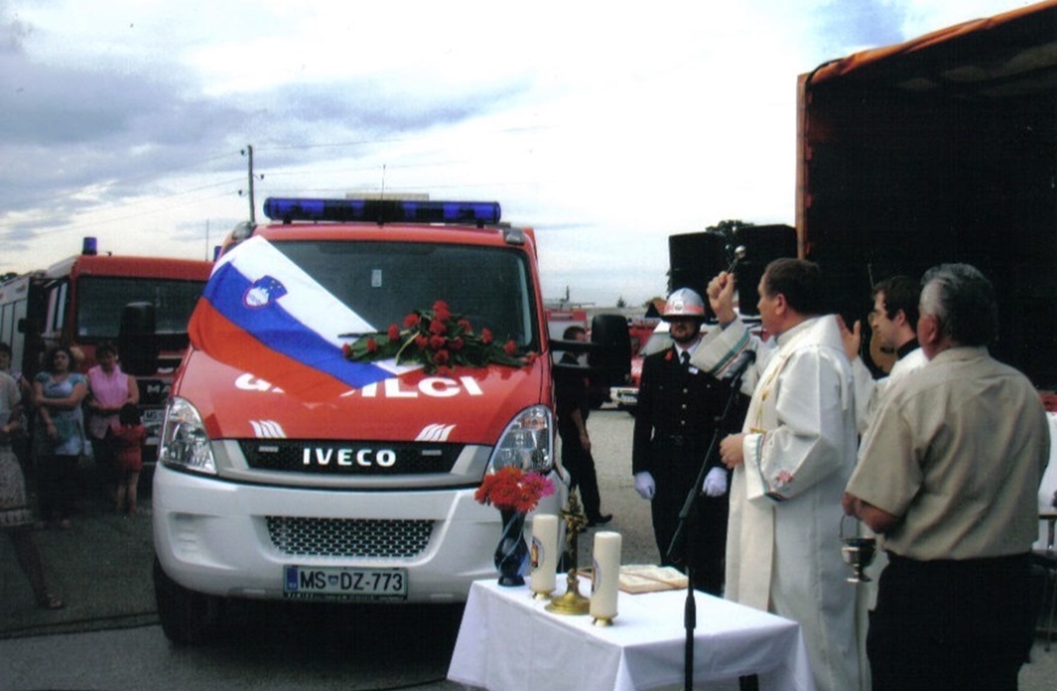 Blagoslovitev novega gasilskega avtomobila (l. 2011).